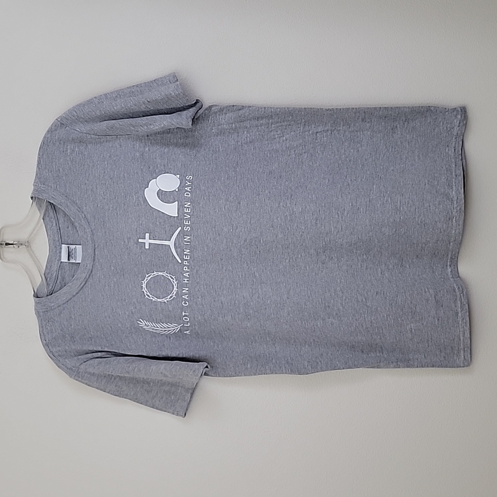 Gildan Gray Christan Graphic Short Sleeve T-Shirt M